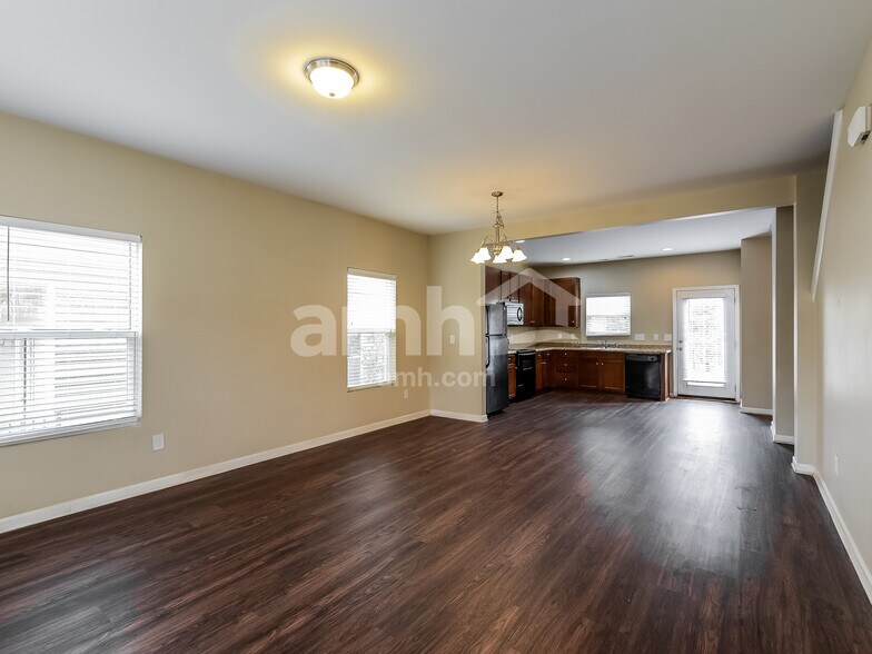 Building Photo - 4275 Oak Pointe Dr