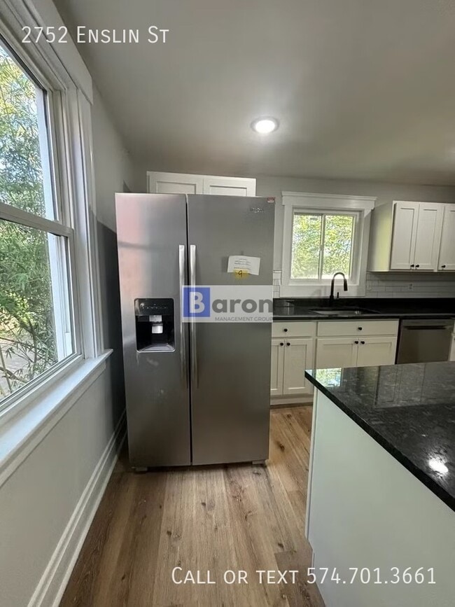 Building Photo - 2752 Enslin St