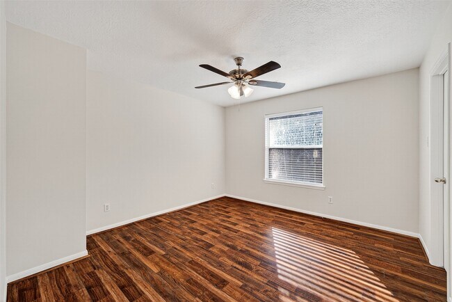 Building Photo - 4539 Springfield Lakes St