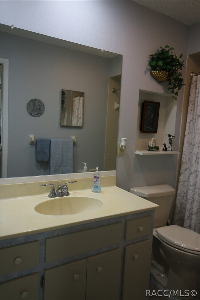 Building Photo - 3316 S Liverpool Point