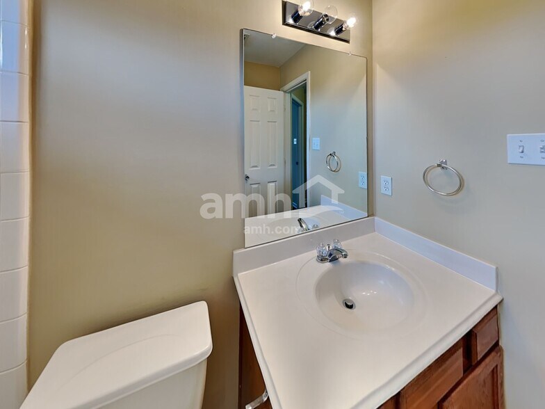 Building Photo - 15834 Little Miss Creek Dr