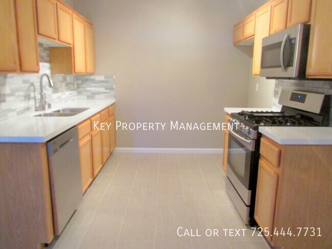 Building Photo - REMODELED 2 BEDROOM 2 BA IN THE NW!