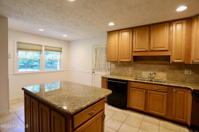 Building Photo - 202 Haldane Dr