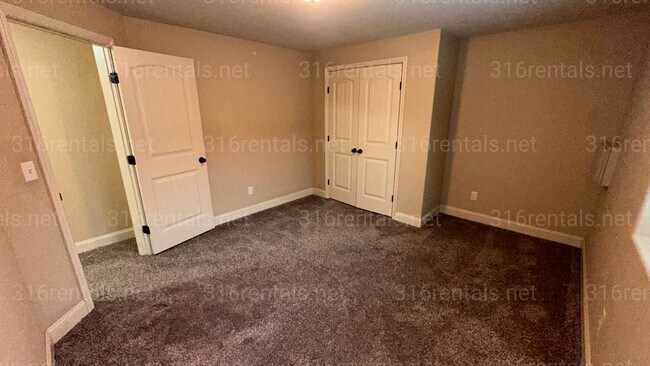 Building Photo - $1,850 - 4 bedroom / 3 bathrooms - Beautiful and Large Home!