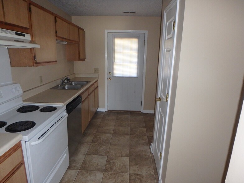 Building Photo - 704 Patton Cir