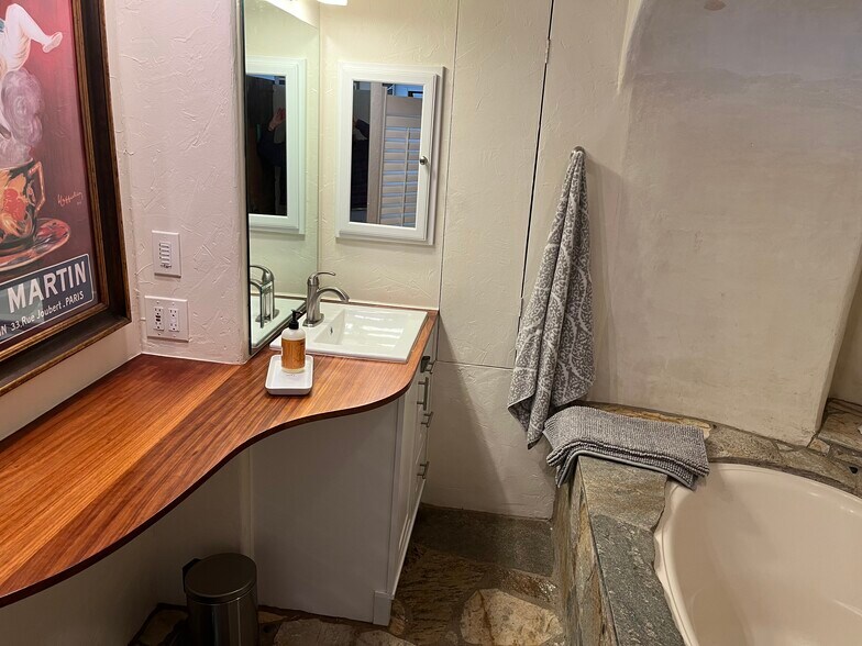 Bath 2 - 3026 Valevista Trl