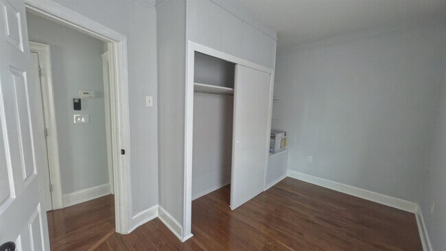 Building Photo - 273 WOODLAWN Ave