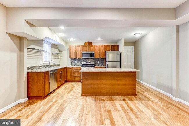 Building Photo - 737 Morton St NW