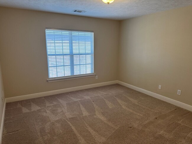 Building Photo - Great 4BR home near Brentwood