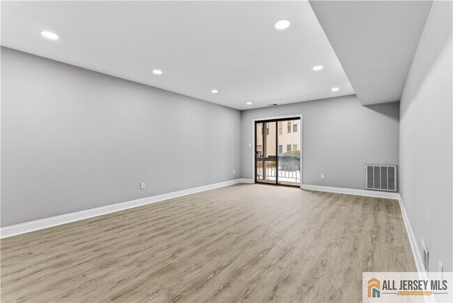 Building Photo - 809 Woodbridge Commons Way