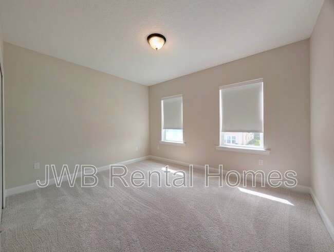 Building Photo - 75 Carousel Dr