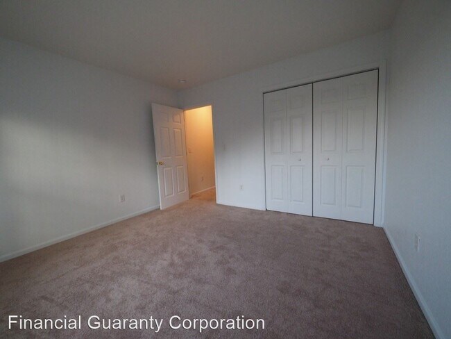 Building Photo - 3 br, 2 bath Apartment - 94 Charleston Court