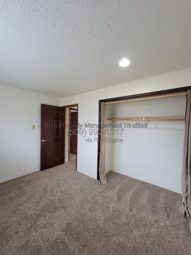 Building Photo - 1102 S Olympia Pl
