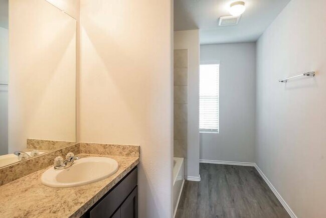 Building Photo - 3909 Job Dr