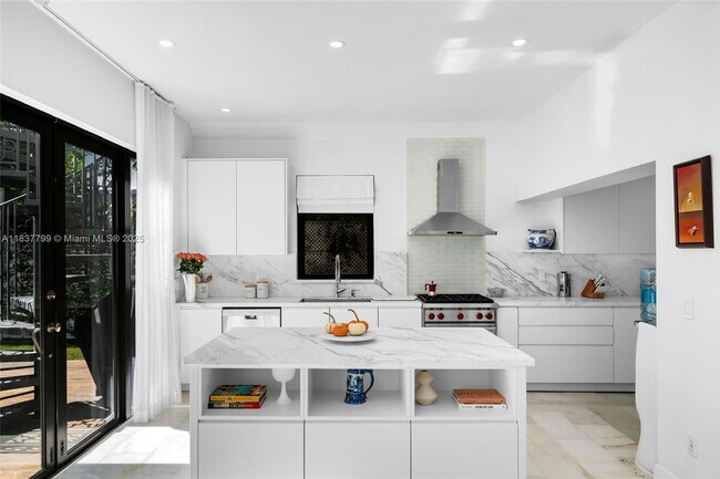 Building Photo - 110 3rd San Marino Terrace