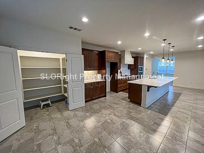 Building Photo - AVAILABLE AUGUST - Spacious Nipomo Home - 2 Bed + spacious den / 2 Bath
