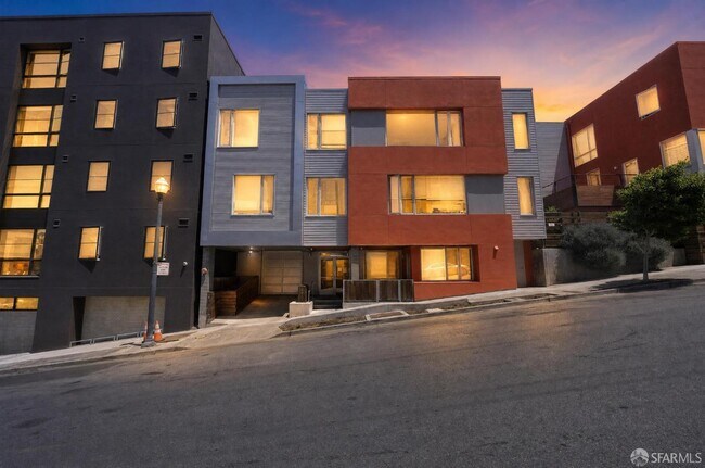 Building Photo - 570 Innes Ave