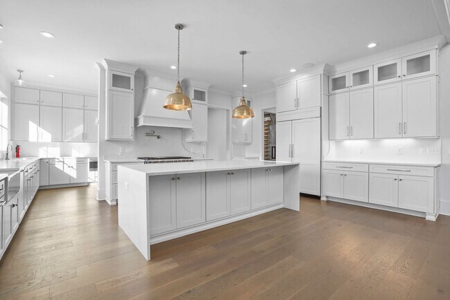 Building Photo - 3311 Skyline Dr