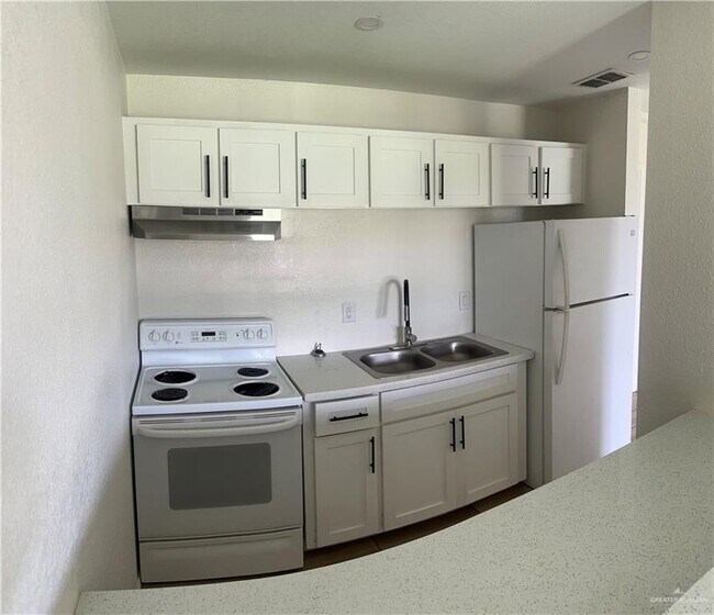 Building Photo - 9 E Schunior St