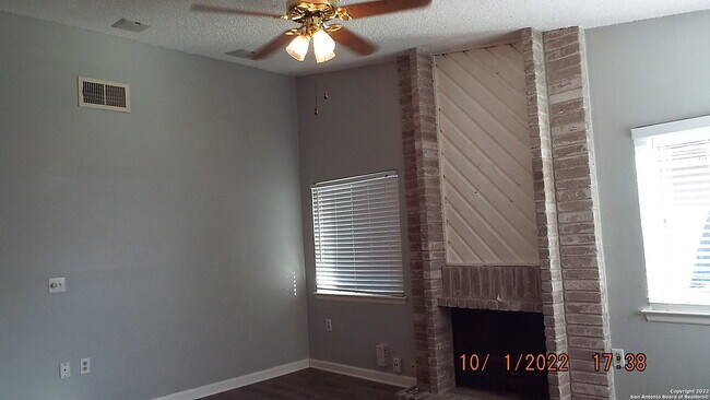 Building Photo - 8032 Laurel Bend