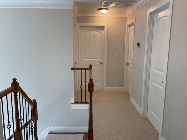 Building Photo - 4 Bedroom 2.5 Bathroom located in Old Mill...