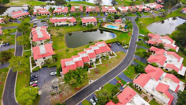 Building Photo - 8545 Casa Del Lago