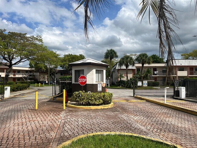 Building Photo - 871 NE 207th Terrace