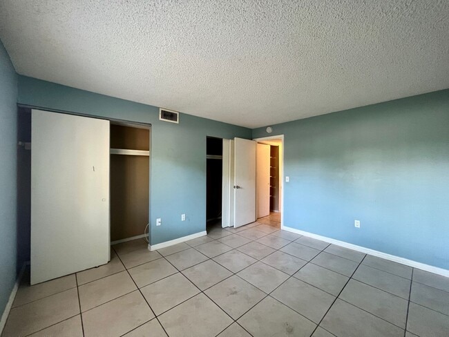 Building Photo - All inclusive 2 bed/ 1 bath condo in Hidden Lakes - Coming Soon near Downtown SRQ