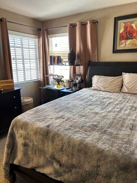 Building Photo - 1317 Olvera way