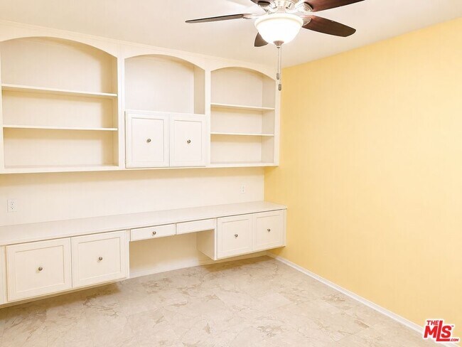 Building Photo - 5870 Green Valley Cir