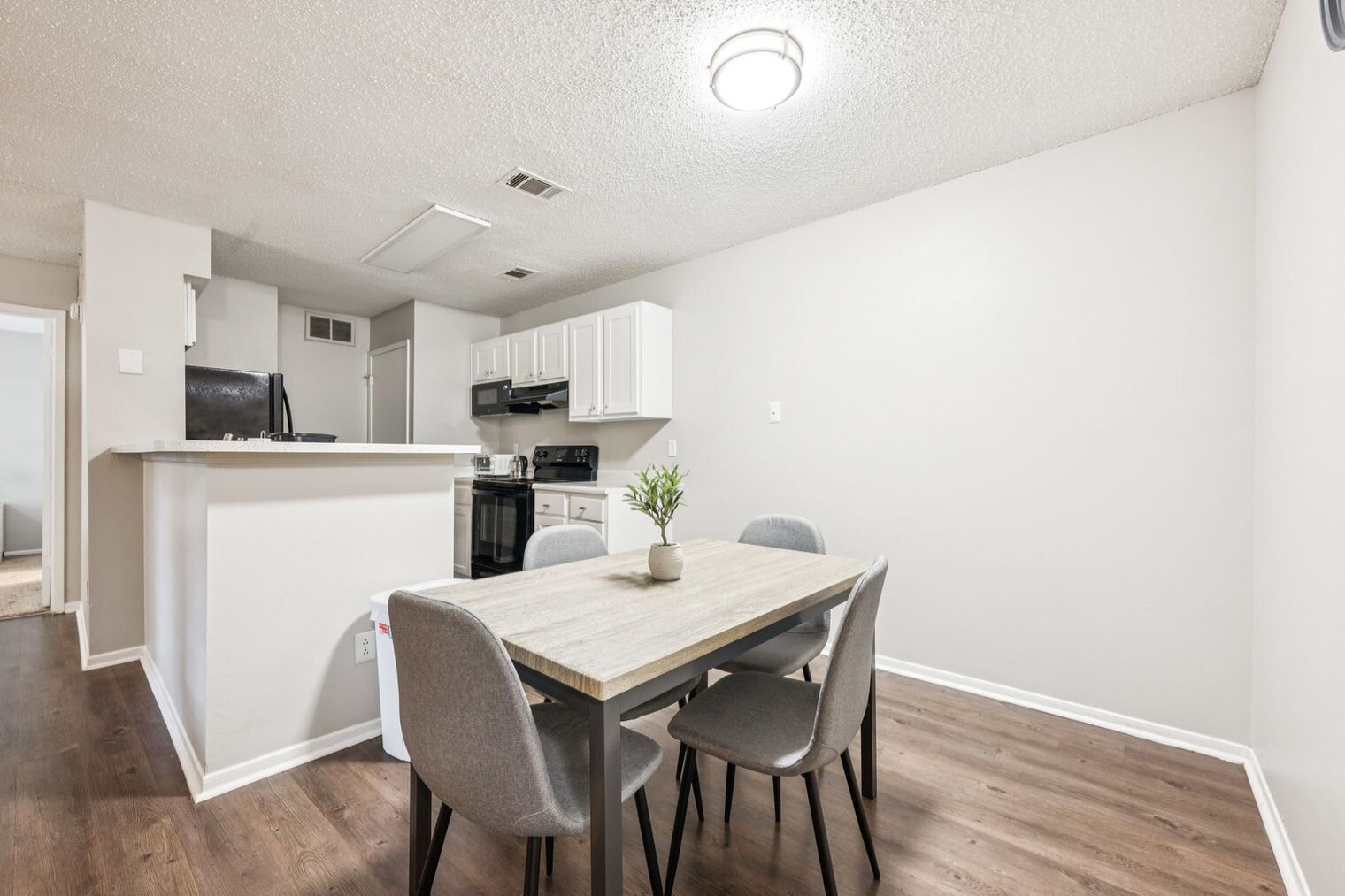 Building Photo - 3784 University Dr NW