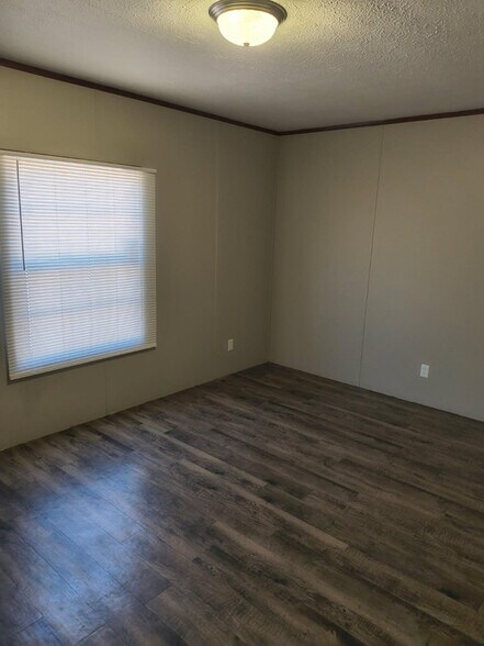 Building Photo - 55 Locust St