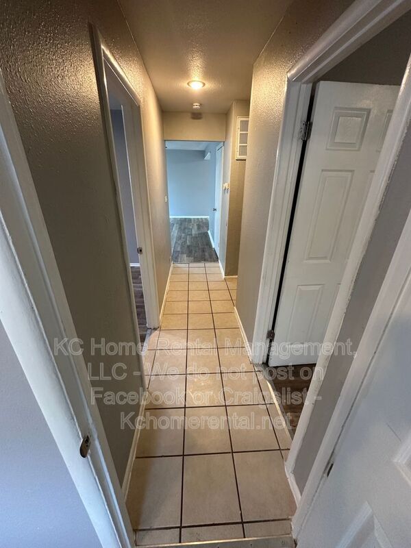 Building Photo - 10812 Newton Ave