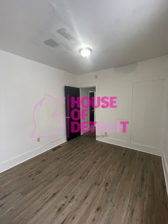 Building Photo - NEW LISTING | 3 BED | 1 BATH | FREE PRESCREEN