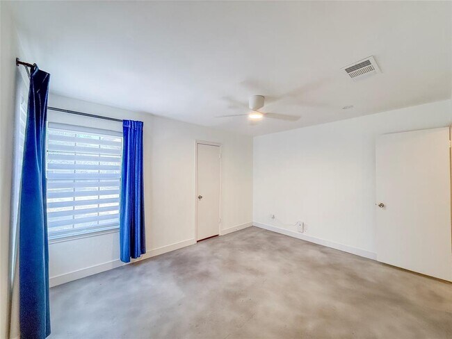 Building Photo - 14527 Donald Dr
