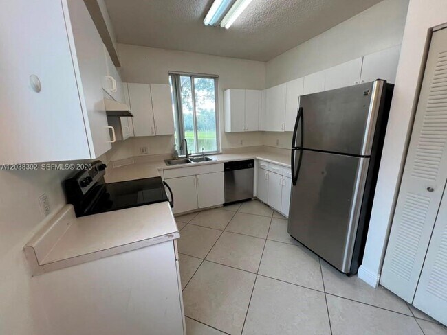 Building Photo - 6992 SW 39th St