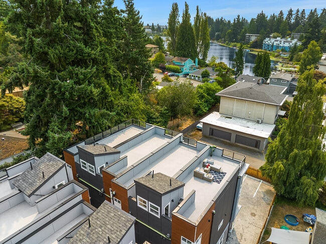 Building Photo - 309 N 138th St