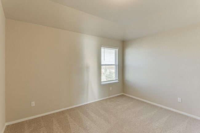 Building Photo - 412 Delta Crst