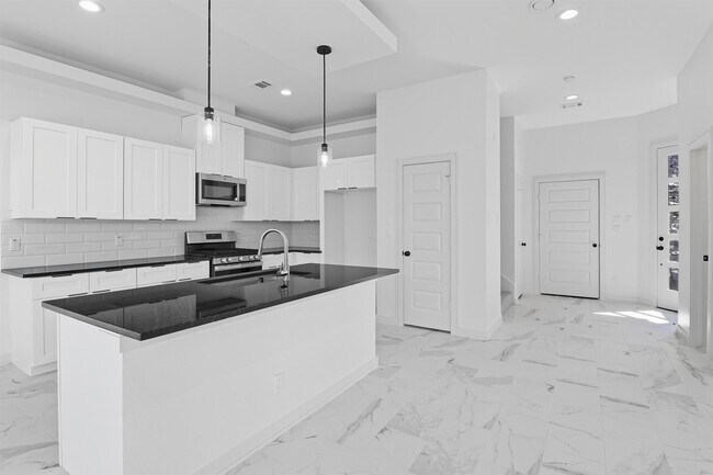 Building Photo - 2924 El Fenice Ln