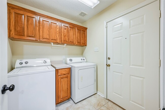 Building Photo - 1136 Park Glen