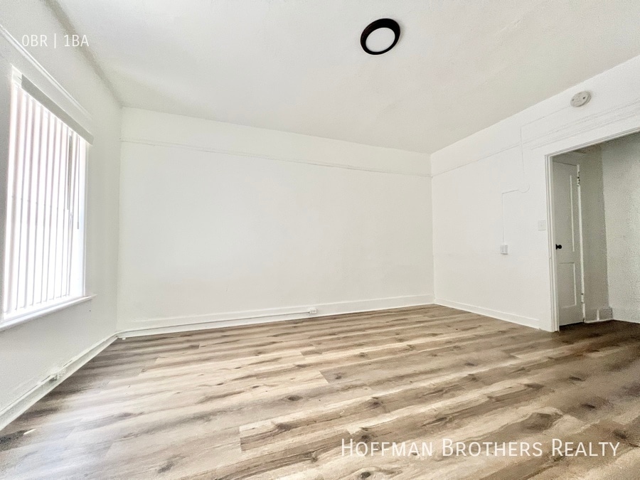 Building Photo - 1518 S Hope St