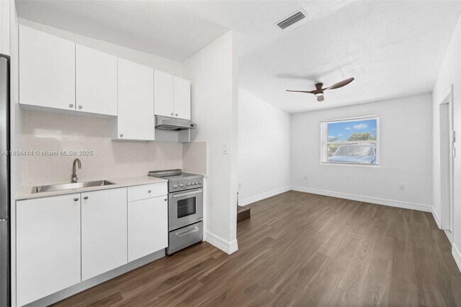 Building Photo - 6381 SW 39th St