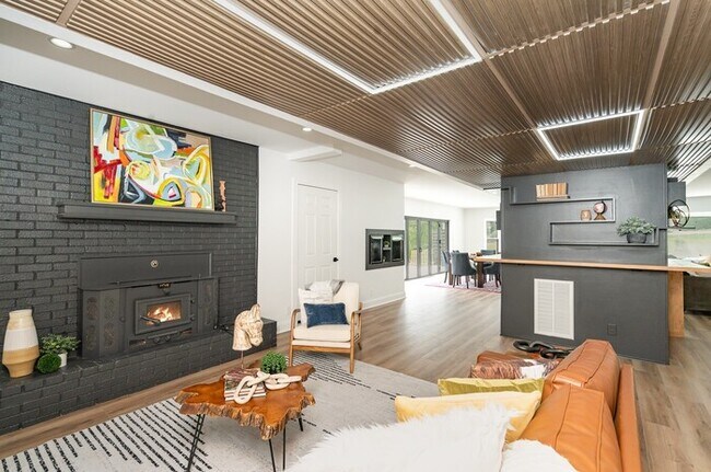 Building Photo - 95 Short Dr