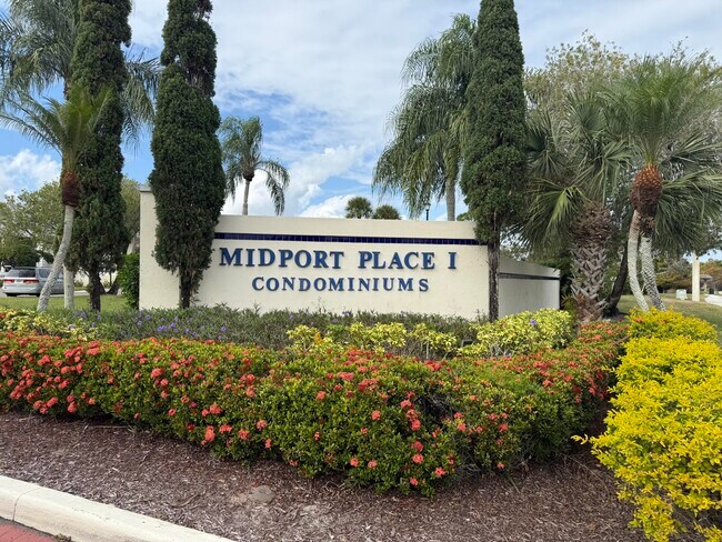 Building Photo - 1520 SE Royal Green Cir