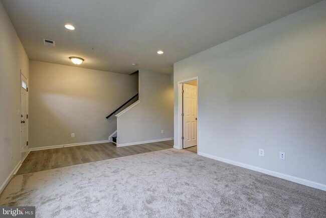 Building Photo - 14217 Travilah Rd