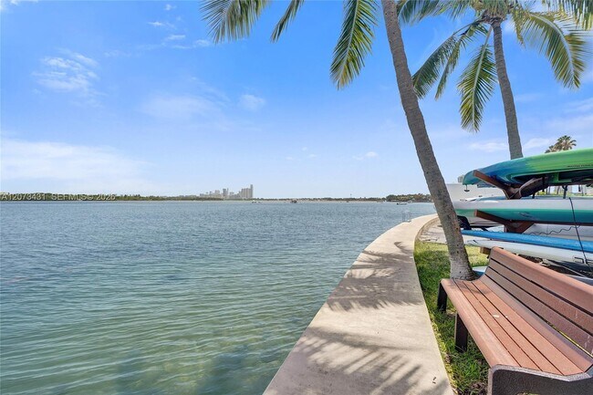 Building Photo - 10350 W Bay Harbor Dr