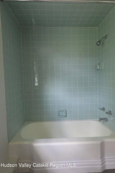 Building Photo - 16 Maple St