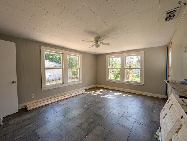 Building Photo - 1706 McGregor Ave