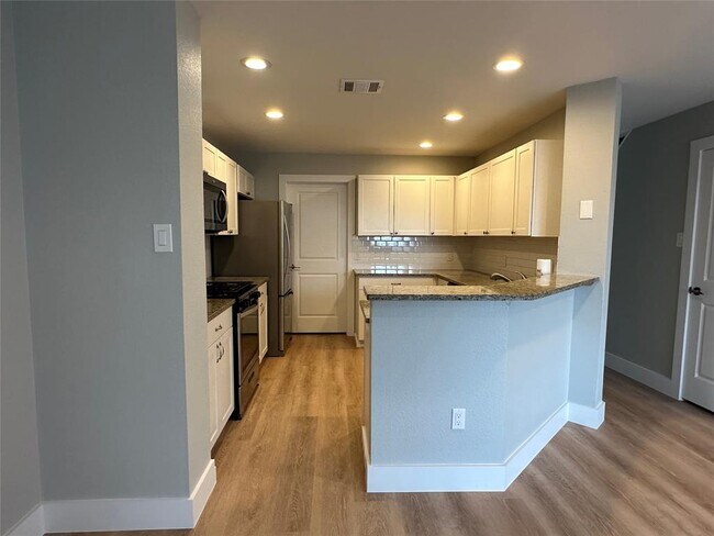 Building Photo - 7217 Aldea Dr