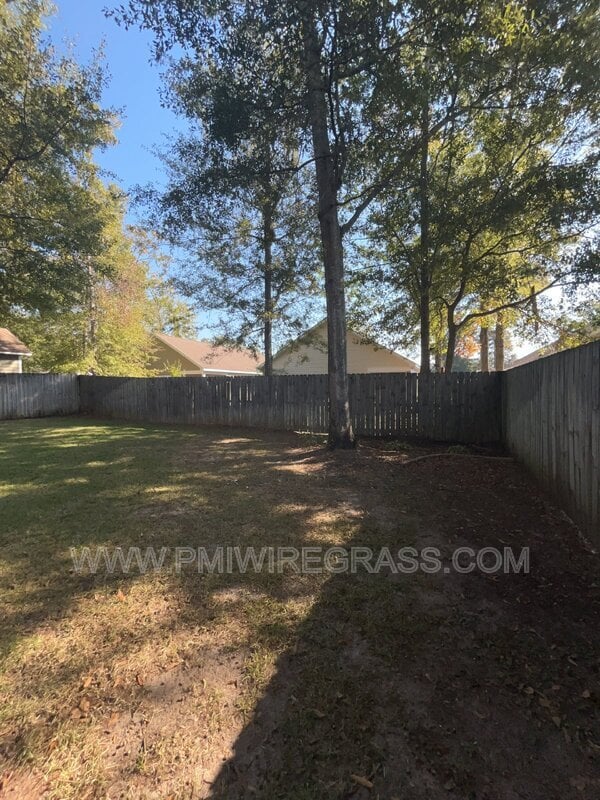 Building Photo - 214 Winterberry Way